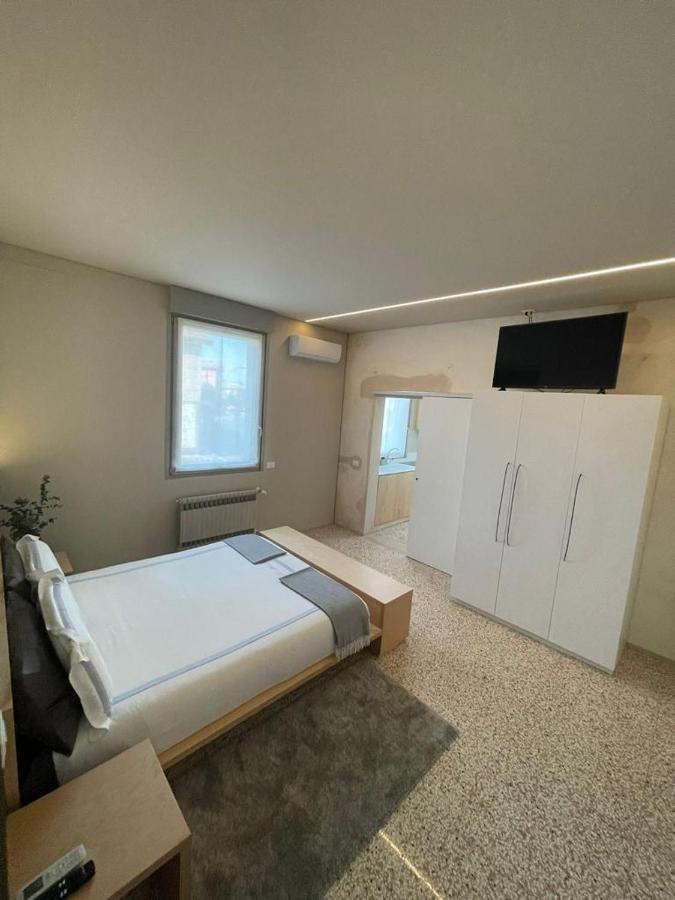 La Mirage Apartment Desenzano del Garda Luaran gambar